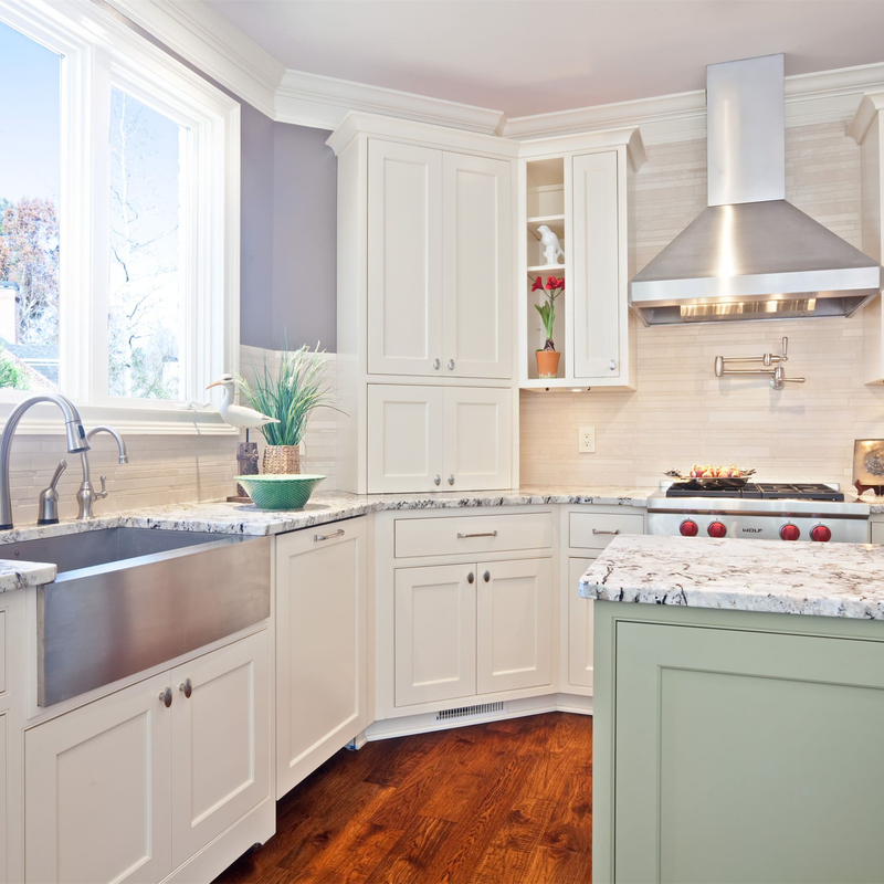 Έπιπλα βίλας RTA Solid Wood House Ντουλάπα κουζίνας σε στυλ λευκό και πράσινο σέικερ με πάγκο